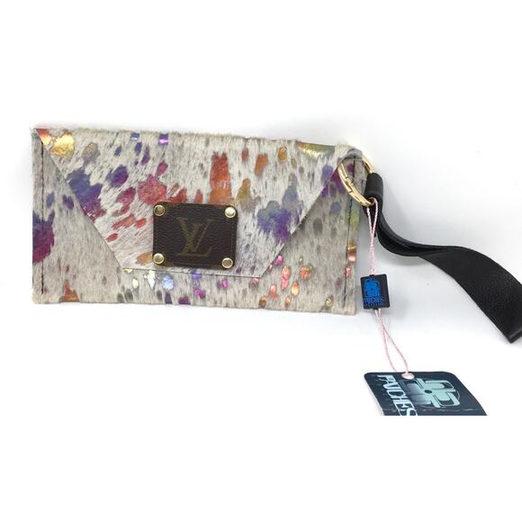 Gradient Rainbow White Leather Upcycled Patch Petite Snap Logo Patches Wristlet - Picture 2 of 4